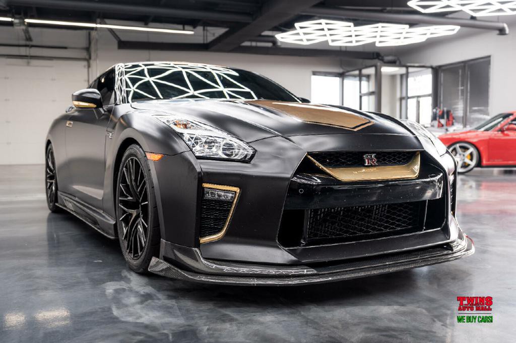 2020 Nissan GT-R Image 11