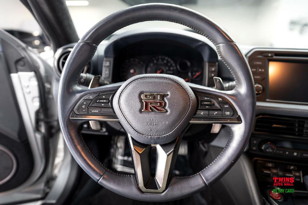 2020 Nissan GT-R Image 19