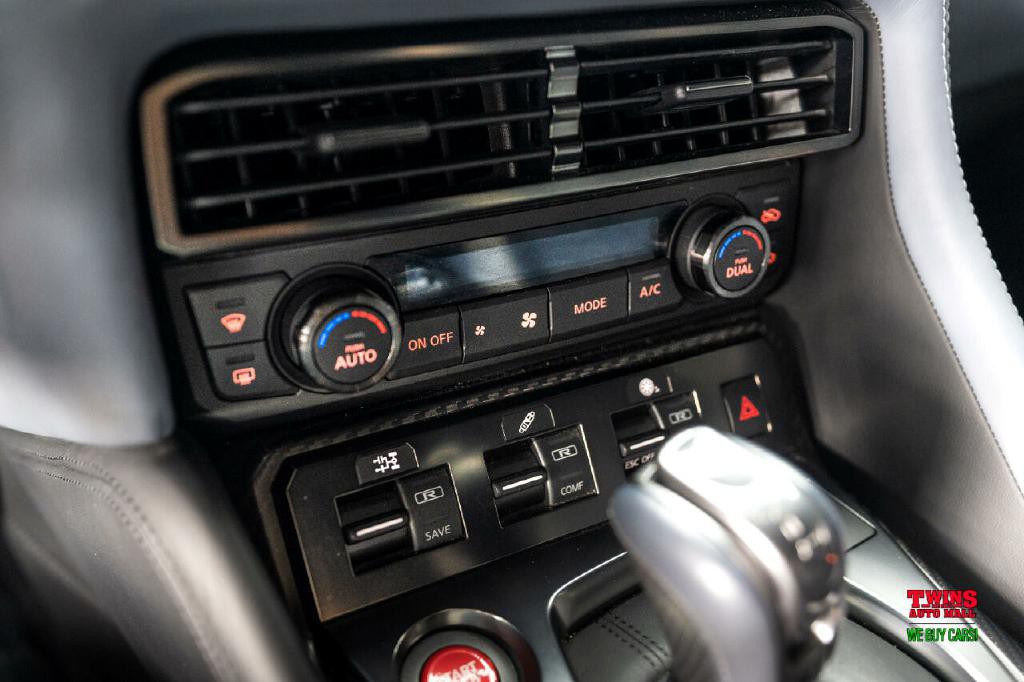 2020 Nissan GT-R Image 23