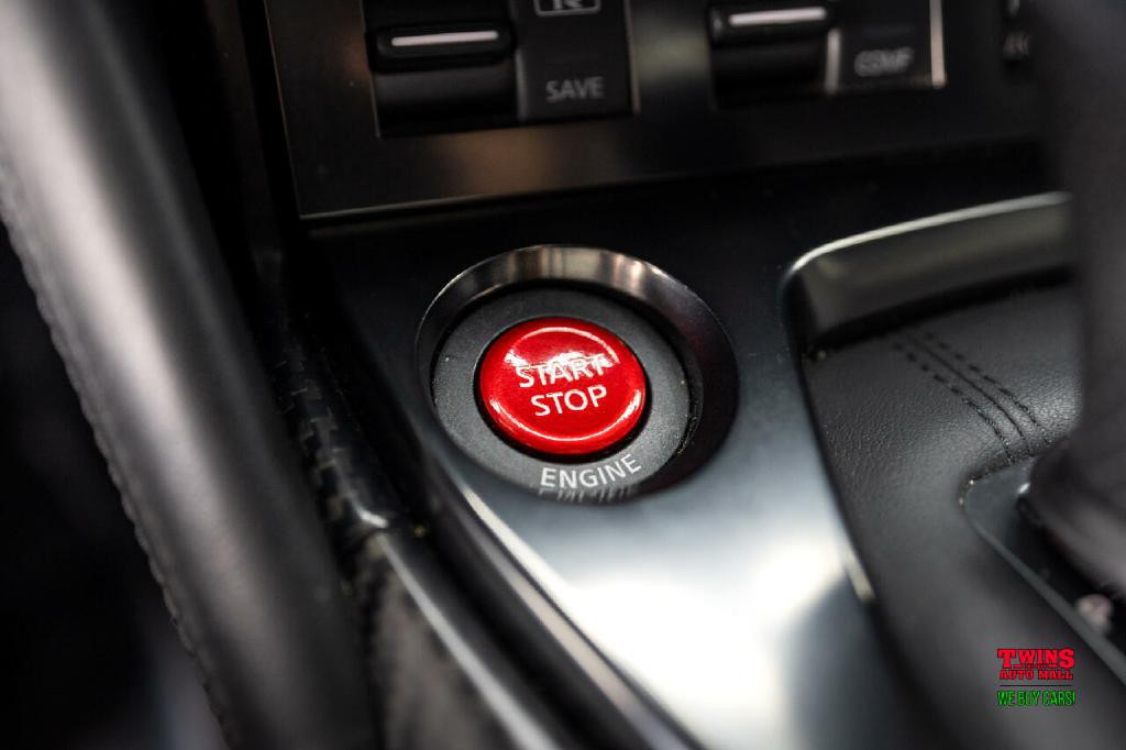 2020 Nissan GT-R Image 24