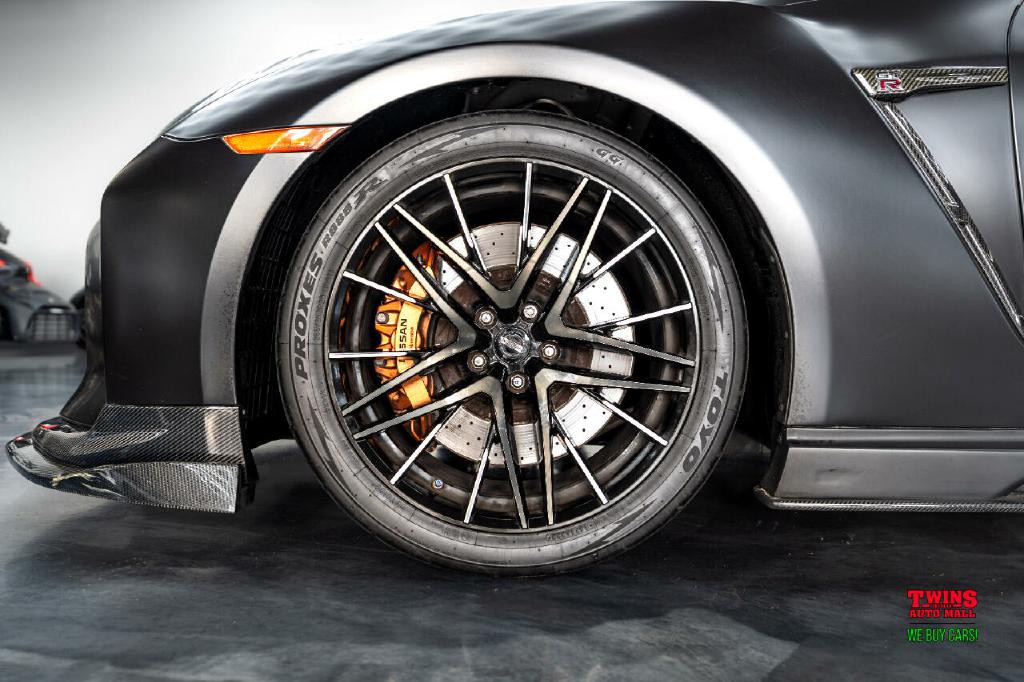 2020 Nissan GT-R Image 35