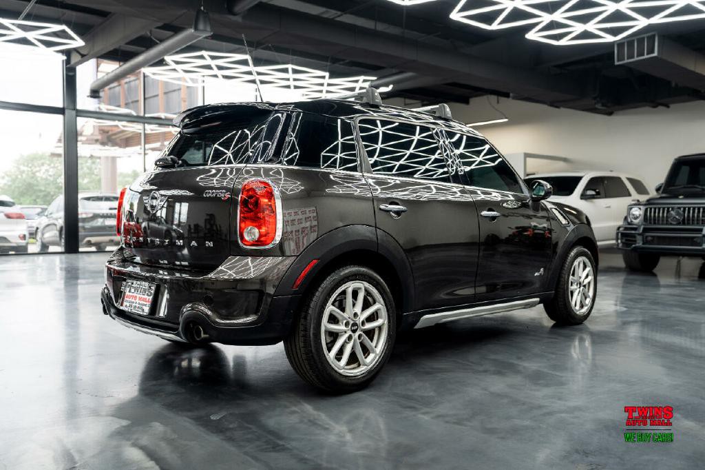 2016 MINI Countryman Image 6