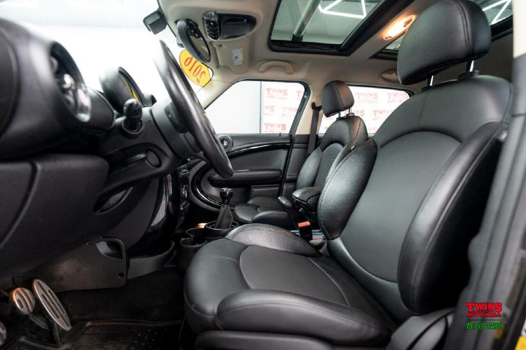 2016 MINI Countryman Image 12