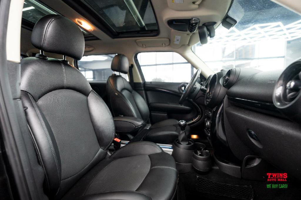 2016 MINI Countryman Image 16