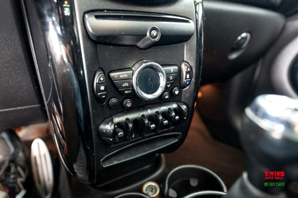 2016 MINI Countryman Image 21