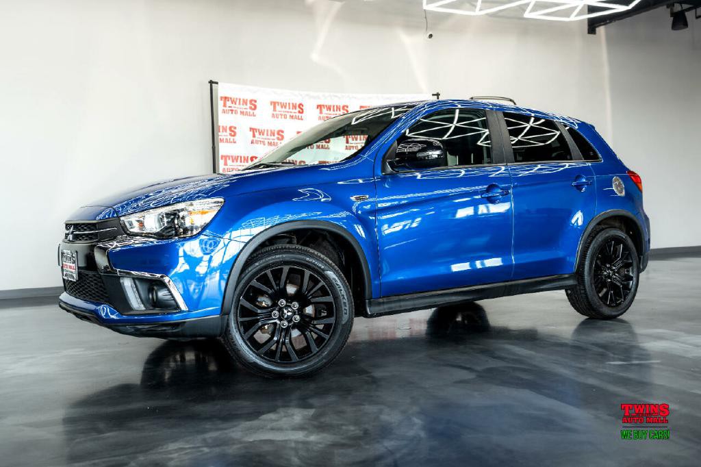 2019 Mitsubishi Outlander Image 2