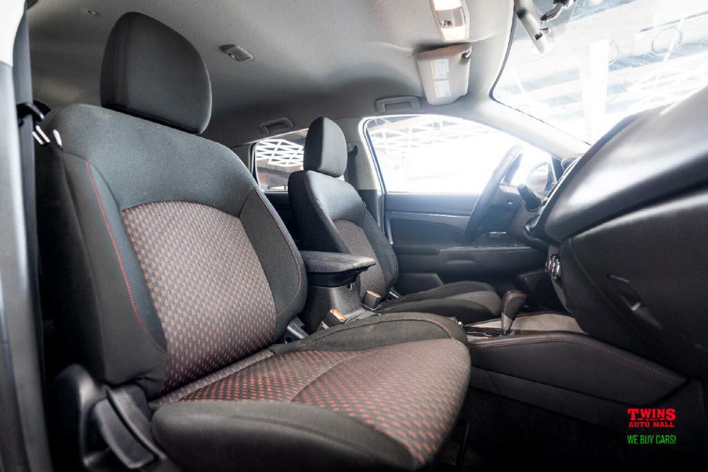 2019 Mitsubishi Outlander Image 16