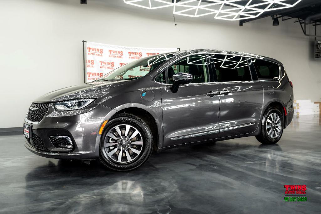 2023 Chrysler Pacifica Image 2