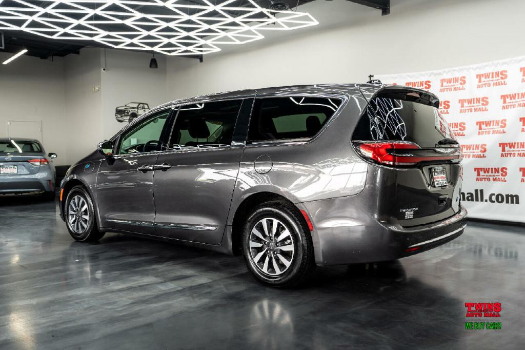2023 Chrysler Pacifica Image 4