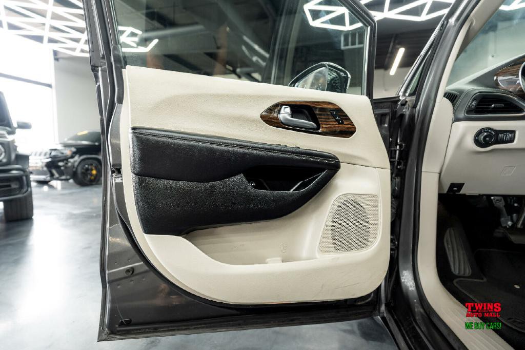 2023 Chrysler Pacifica Image 10