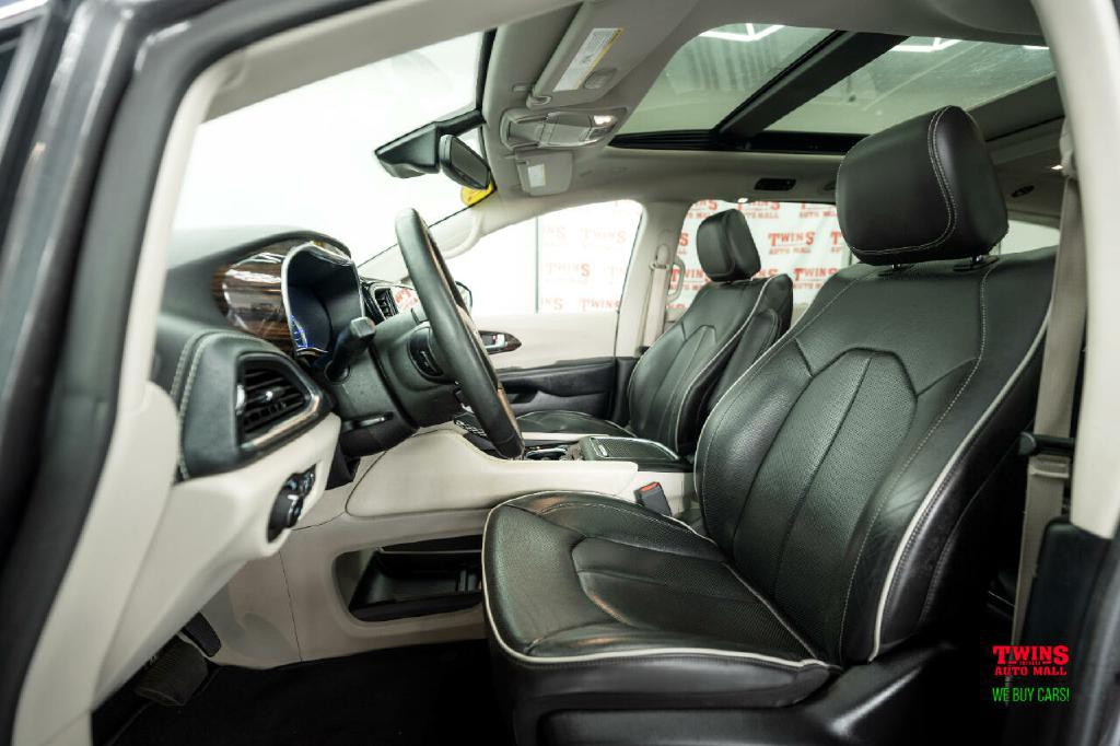 2023 Chrysler Pacifica Image 12