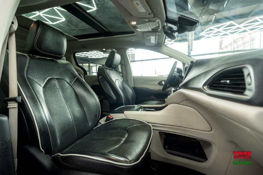 2023 Chrysler Pacifica Image 17