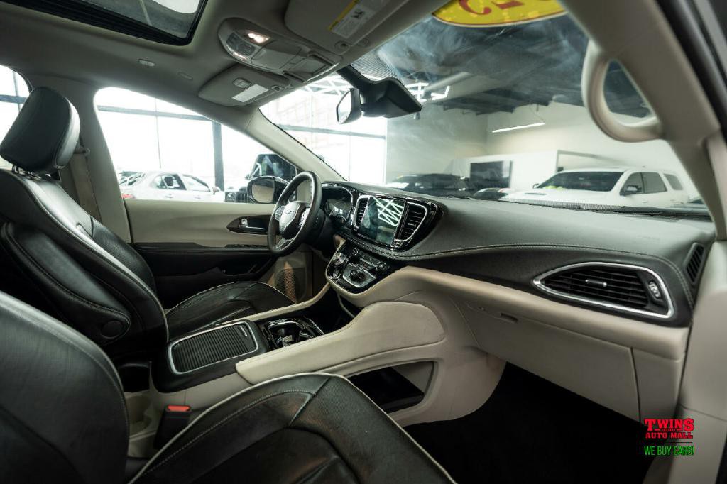 2023 Chrysler Pacifica Image 18