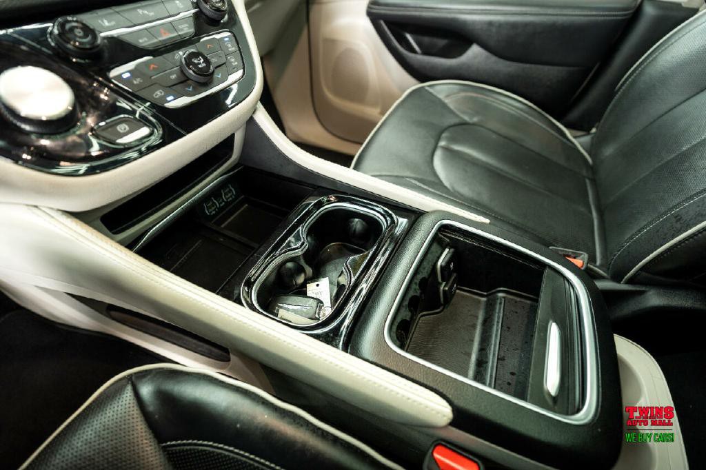 2023 Chrysler Pacifica Image 24