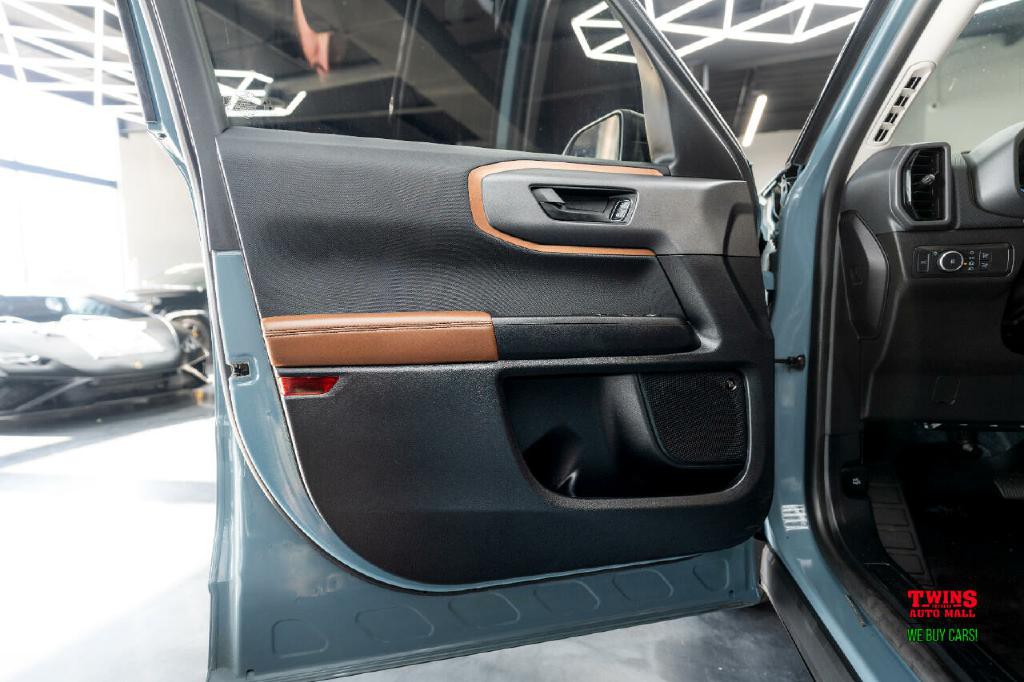 2022 Ford Bronco Image 9