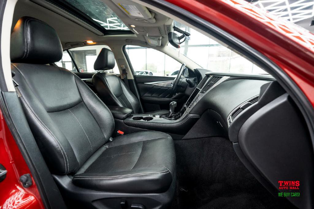 2015 INFINITI Q50 Image 15