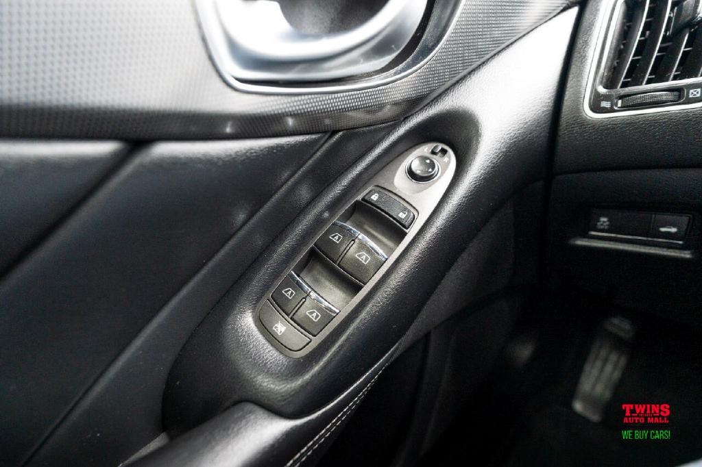 2015 INFINITI Q50 Image 25