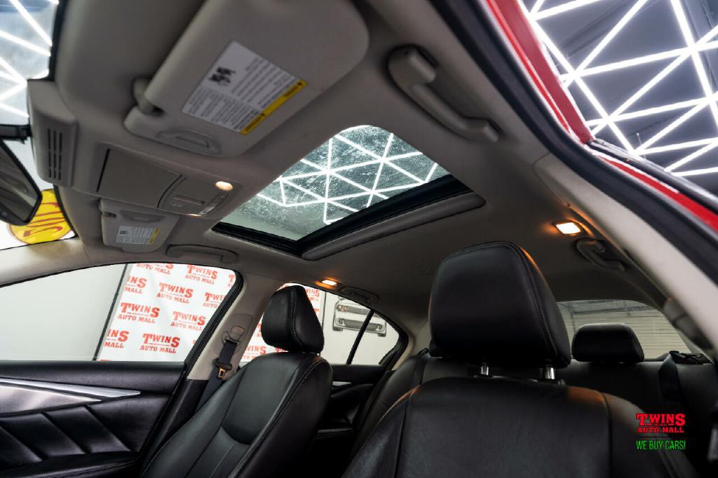 2015 INFINITI Q50 Image 28