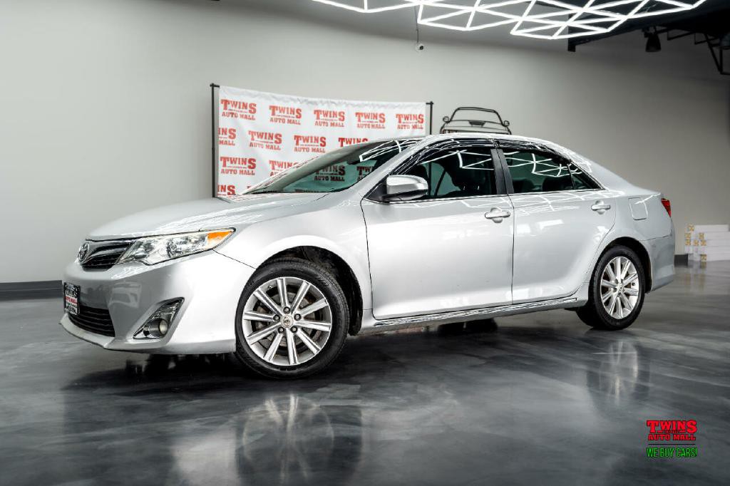 2012 Toyota Camry Image 2