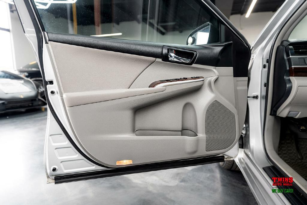 2012 Toyota Camry Image 10