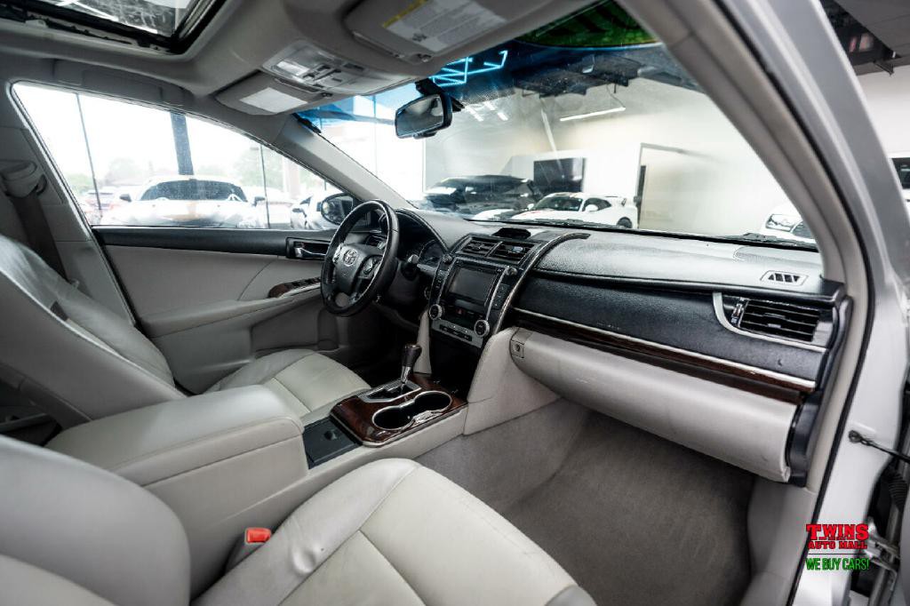 2012 Toyota Camry Image 16