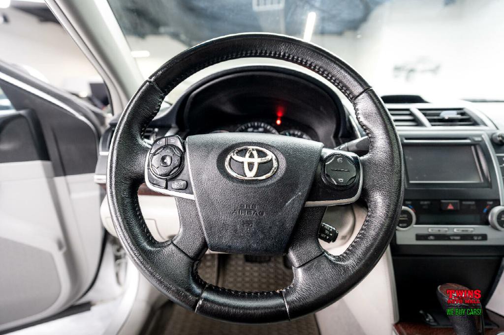 2012 Toyota Camry Image 17