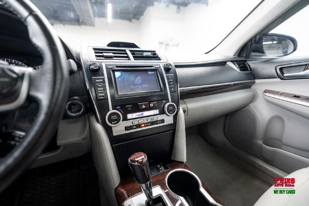 2012 Toyota Camry Image 19