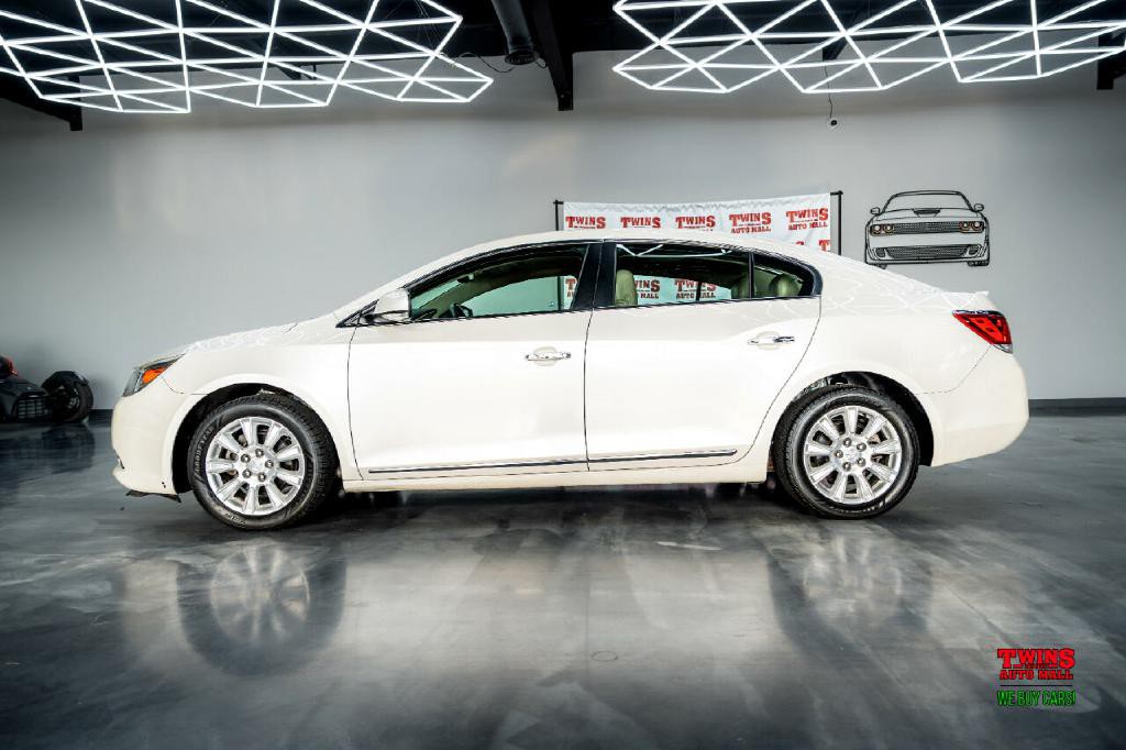 2012 Buick Lacrosse Image 3