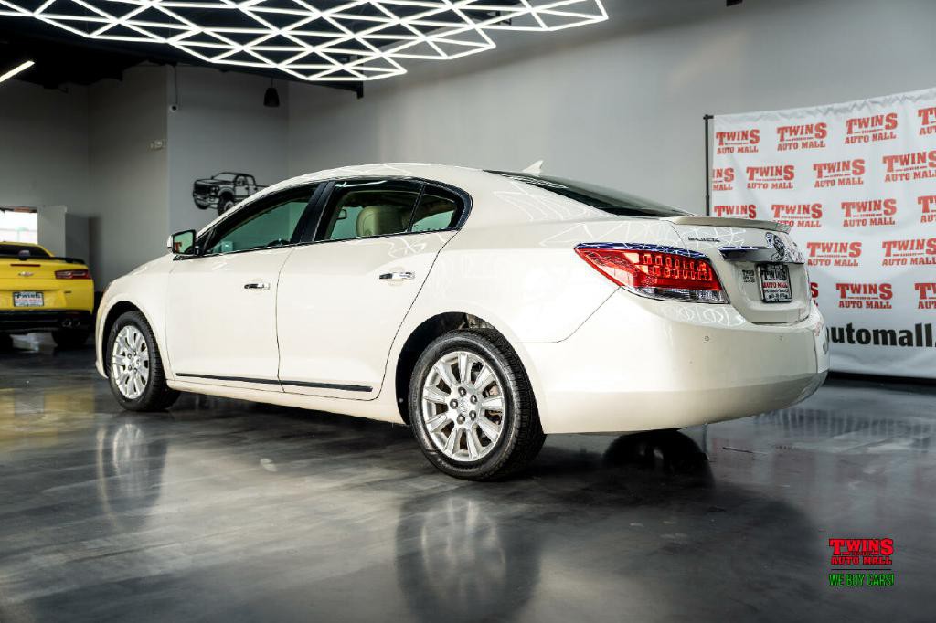 2012 Buick Lacrosse Image 4