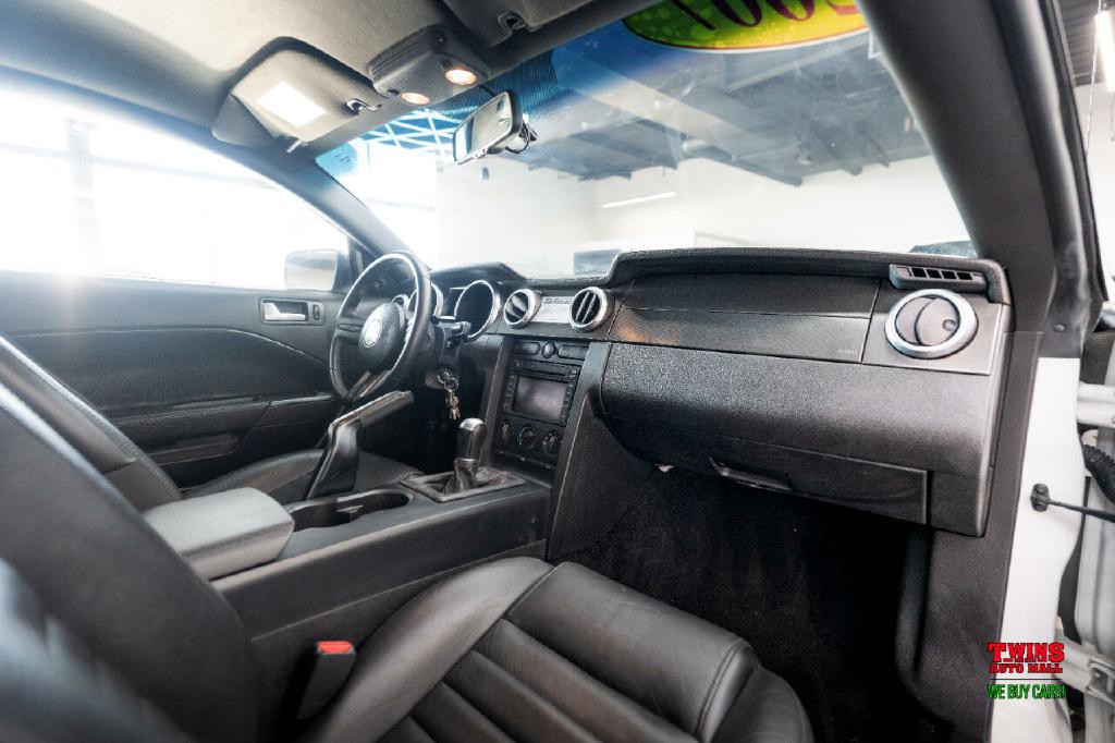 2007 Ford Mustang Image 15