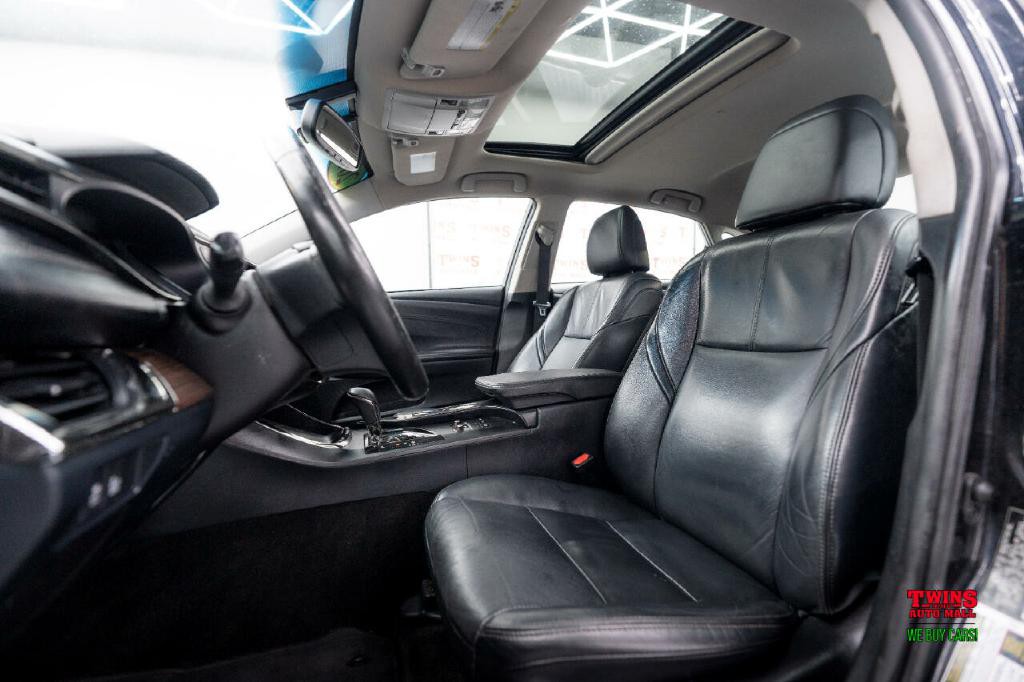 2015 Toyota Avalon Image 12