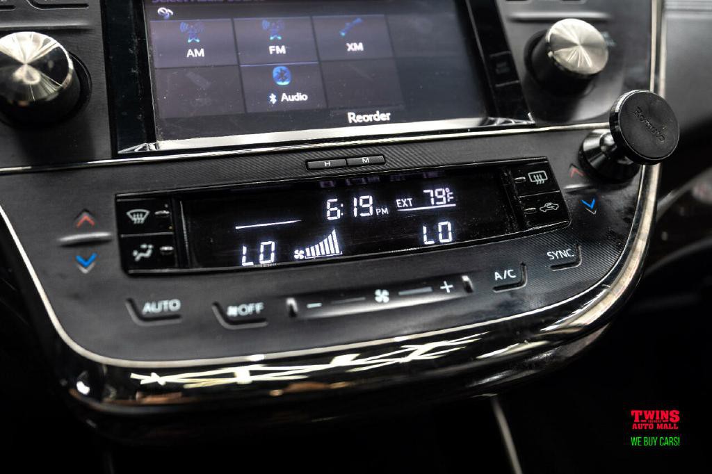 2015 Toyota Avalon Image 21