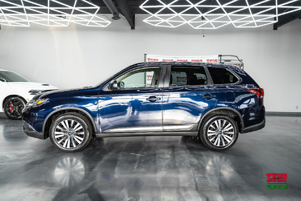 2020 Mitsubishi Outlander Image 3