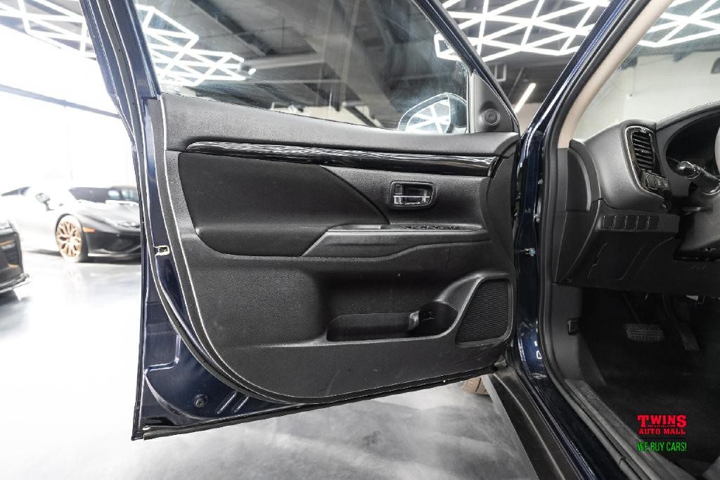 2020 Mitsubishi Outlander Image 10