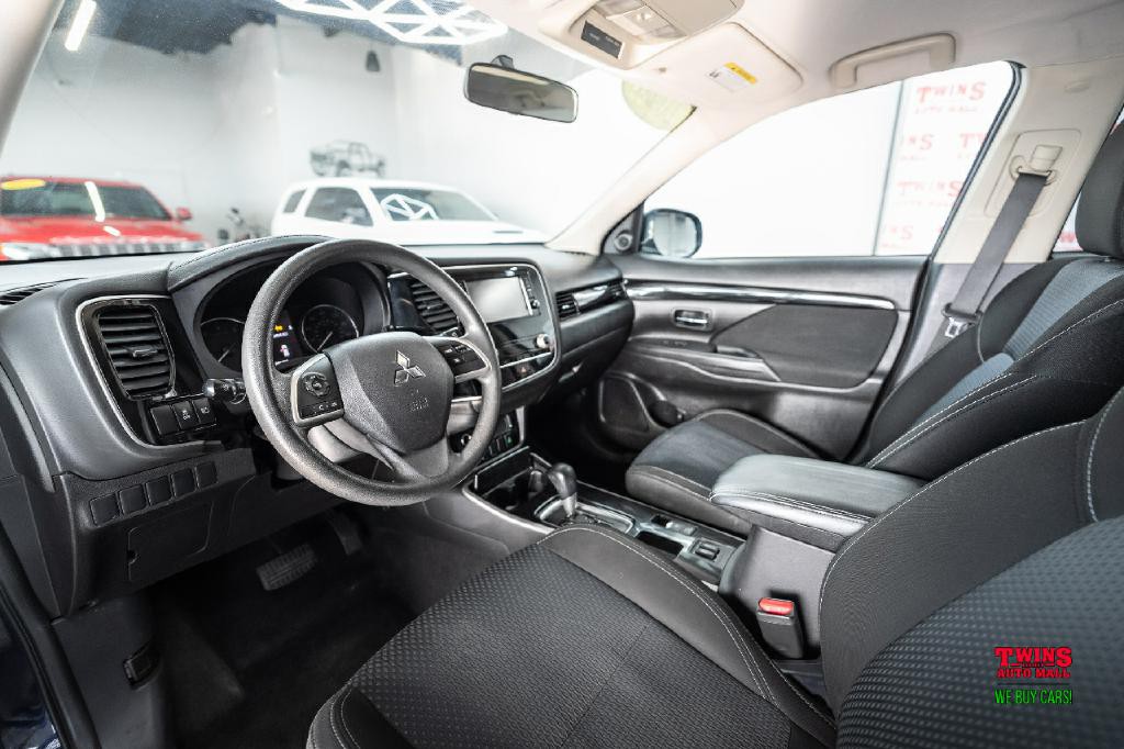 2020 Mitsubishi Outlander Image 11