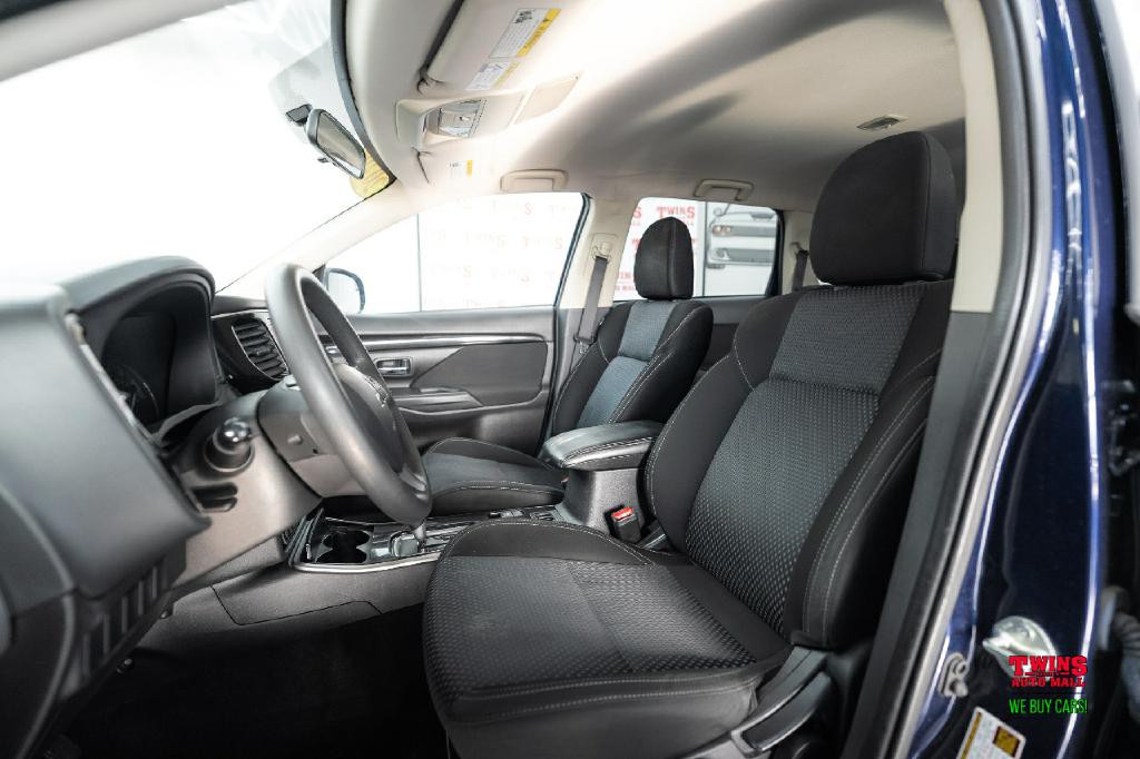 2020 Mitsubishi Outlander Image 12
