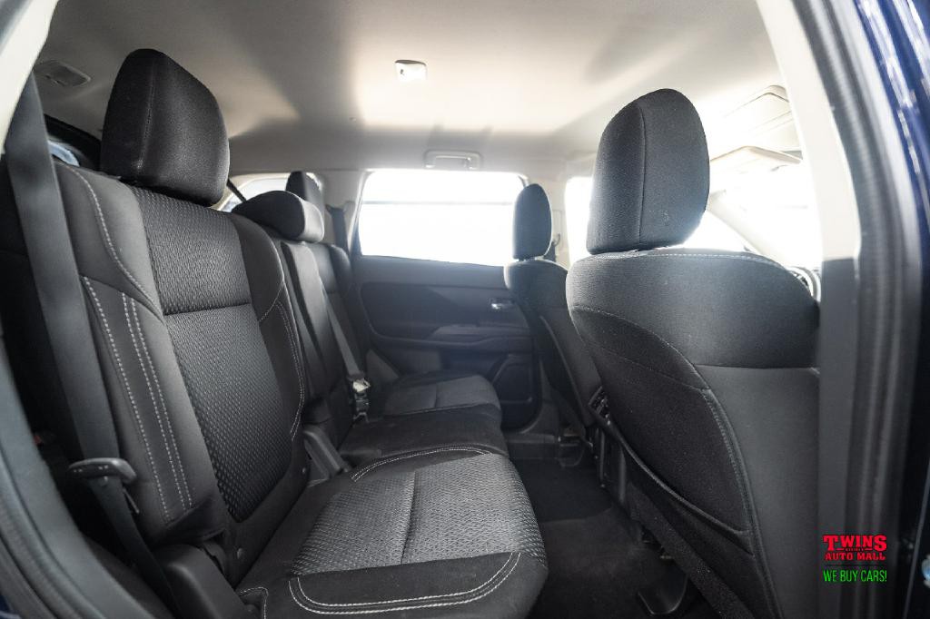2020 Mitsubishi Outlander Image 16