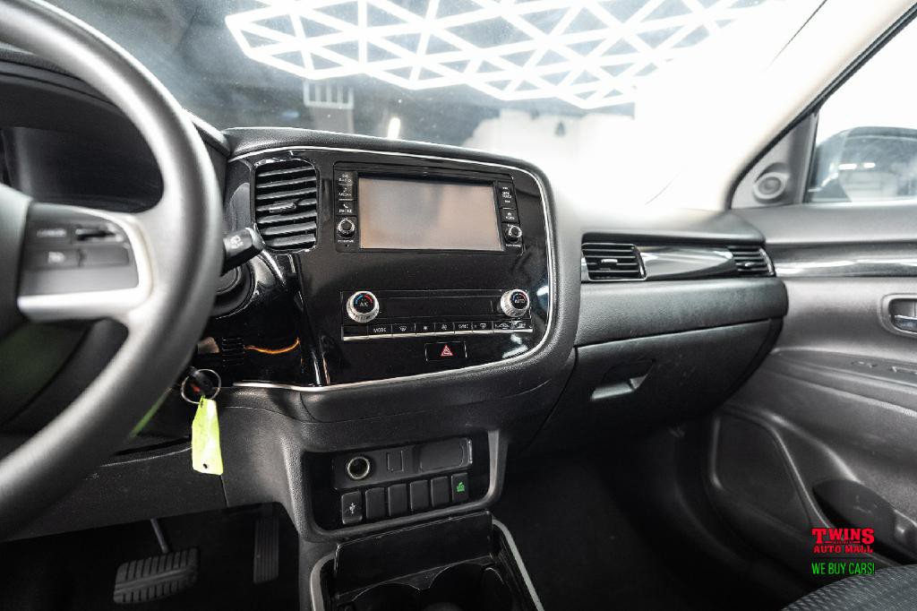 2020 Mitsubishi Outlander Image 22