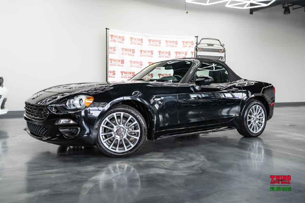 2017 FIAT 124 Spider Image 2