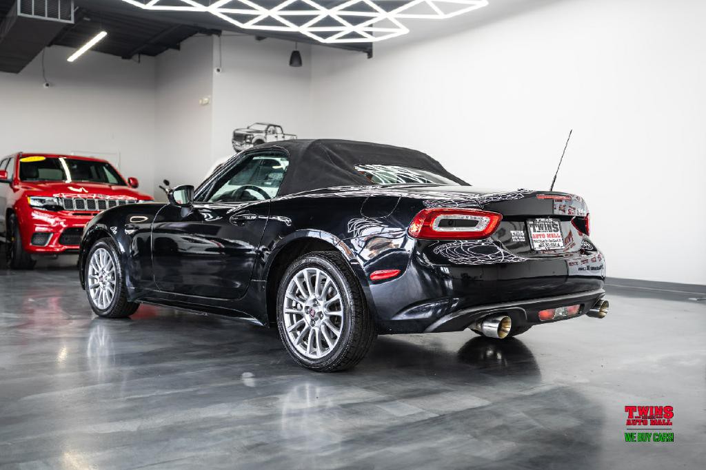 2017 FIAT 124 Spider Image 4