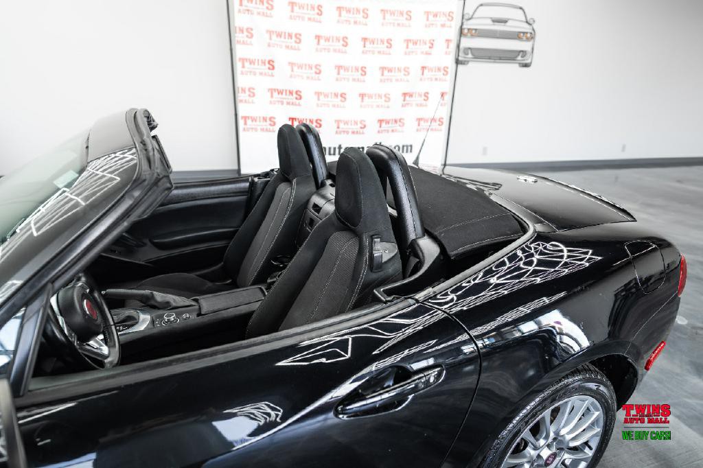 2017 FIAT 124 Spider Image 24