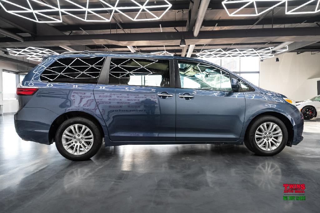 2015 Toyota Sienna Image 7