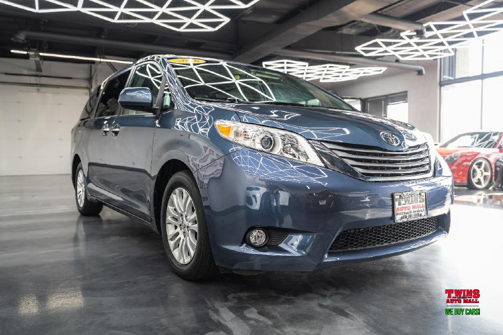 2015 Toyota Sienna Image 8