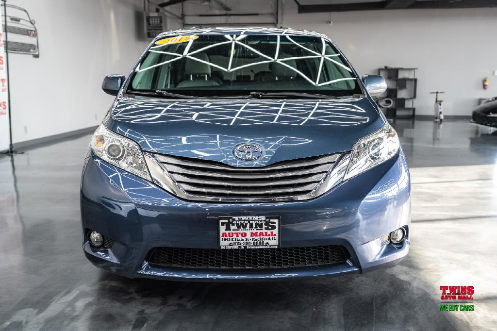 2015 Toyota Sienna Image 9