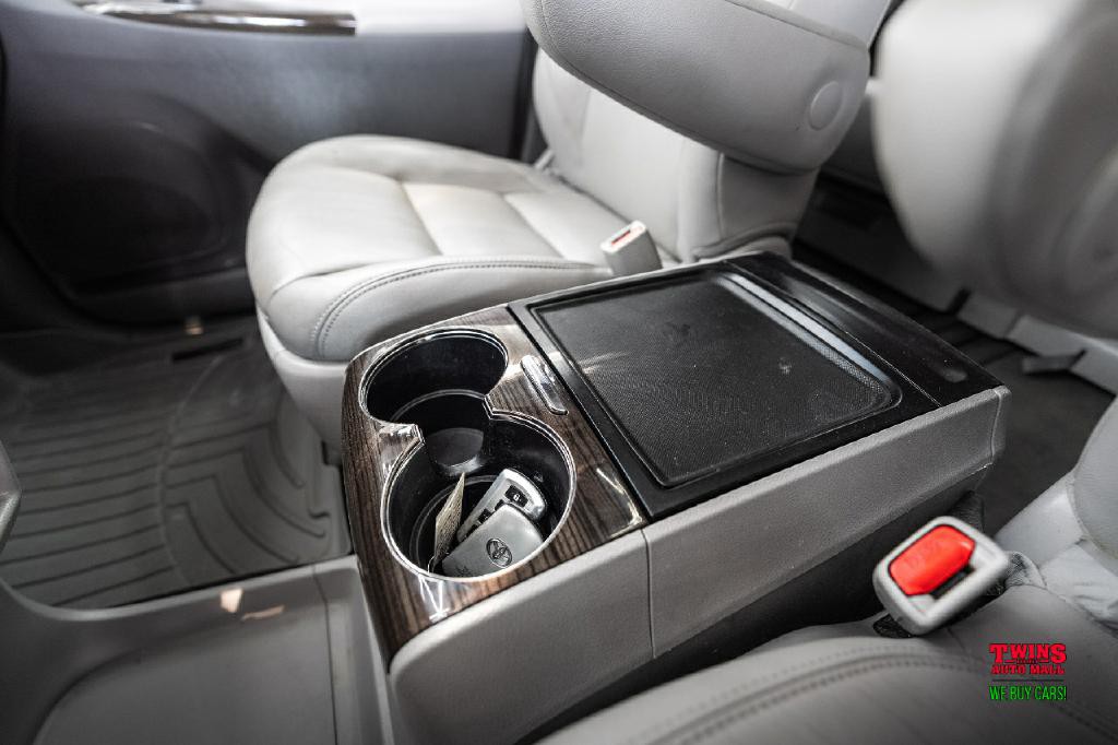 2015 Toyota Sienna Image 22