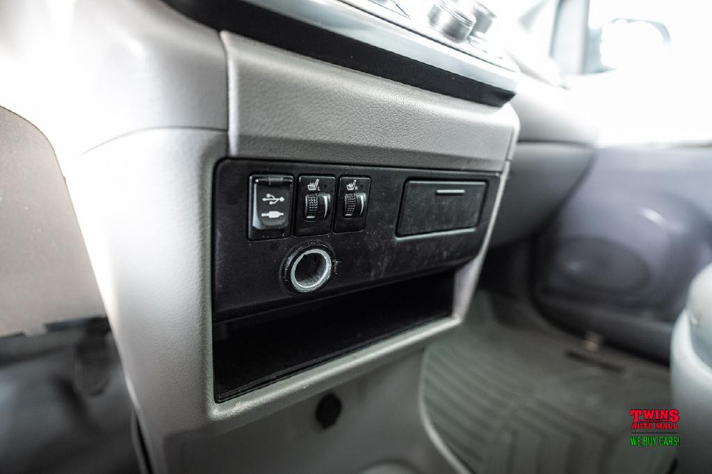 2015 Toyota Sienna Image 23