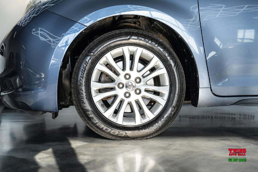 2015 Toyota Sienna Image 26