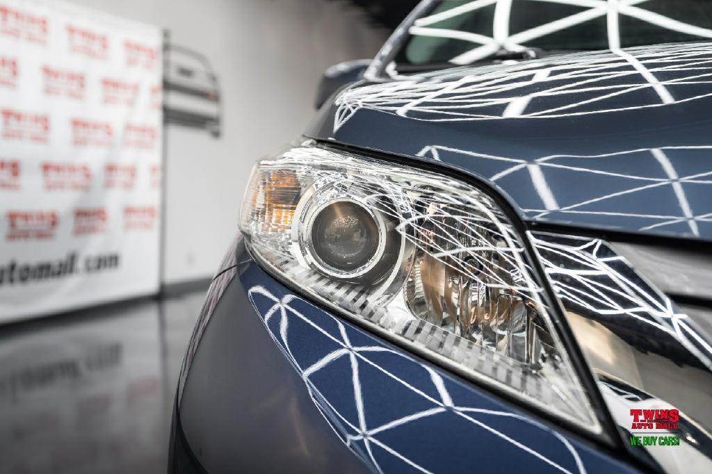 2015 Toyota Sienna Image 28