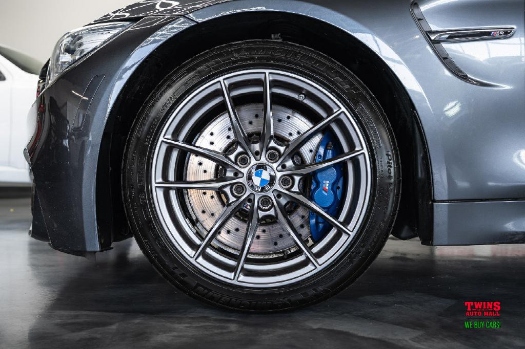 2015 BMW M4 Image 32