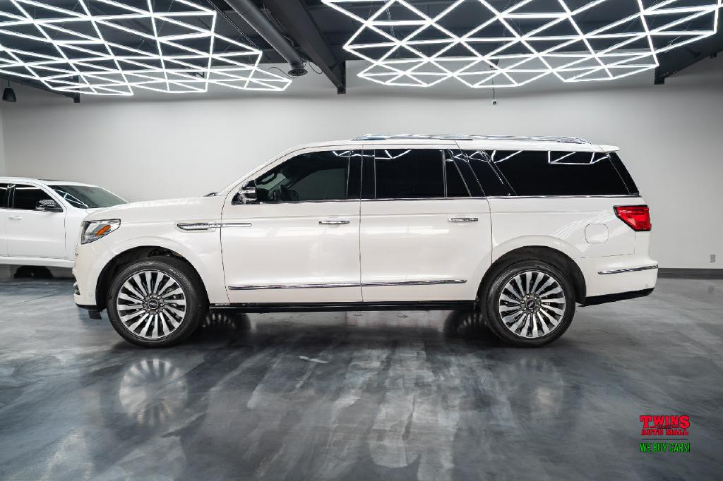 2019 Lincoln Navigator Image 3